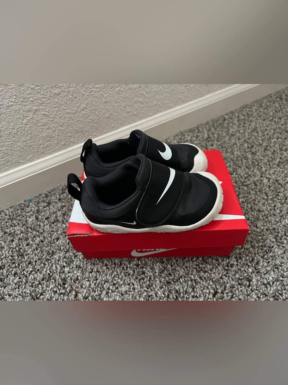 Nike Kids Black and White Hook-and-Loop Sneakers